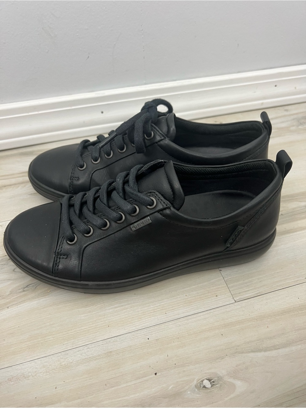 Ecco Goretex Waterproof Black Sneakers